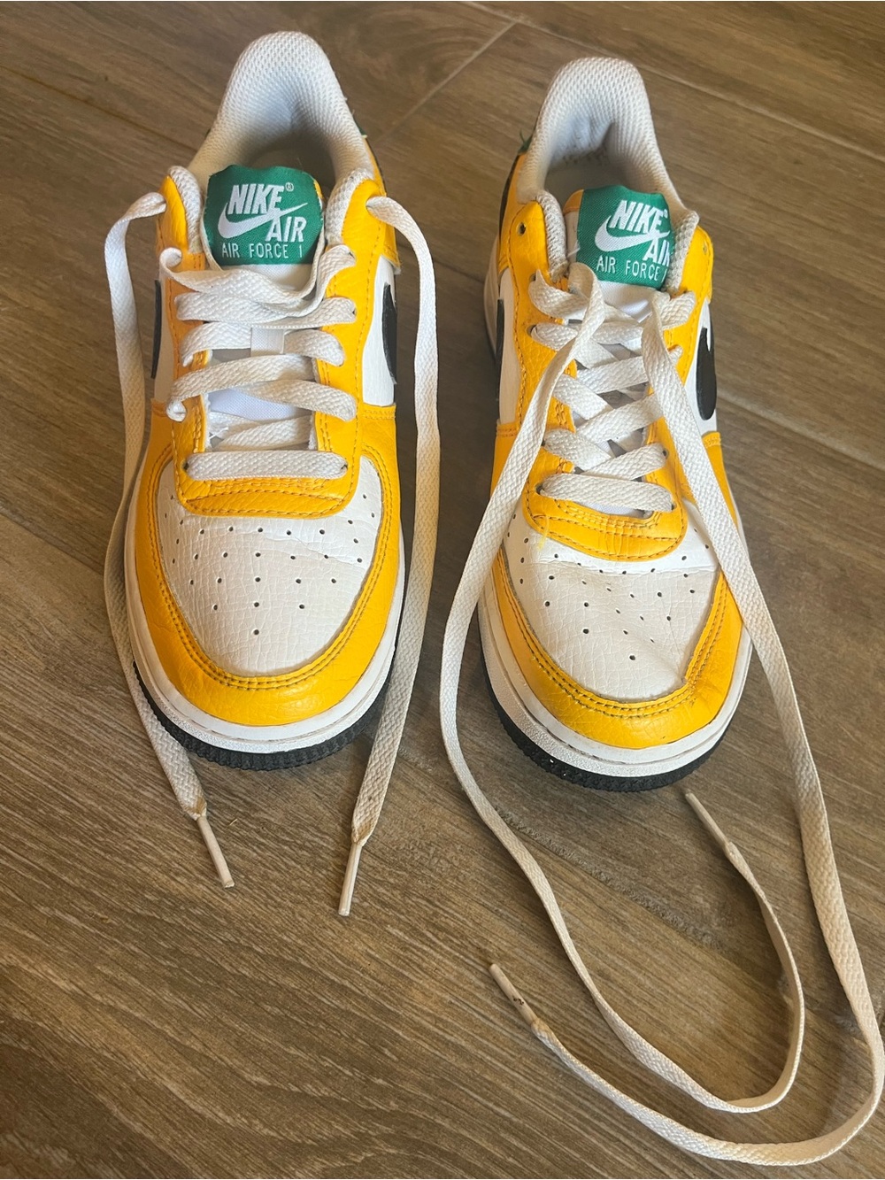 Nike Kids Sneakers in White, Yellow & Black